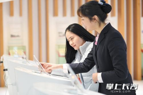 進銀行工作有前途嗎還是去四大工作好?銀行里最吃香的崗位有哪些