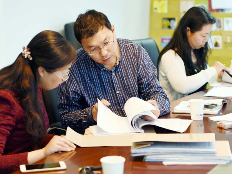 進銀行工作有前途嗎還是去四大工作好?銀行里最吃香的崗位有哪些