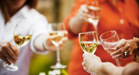簡單大氣的敬酒話你知道幾句?酒桌上最實用的20個喝酒詞語盤點